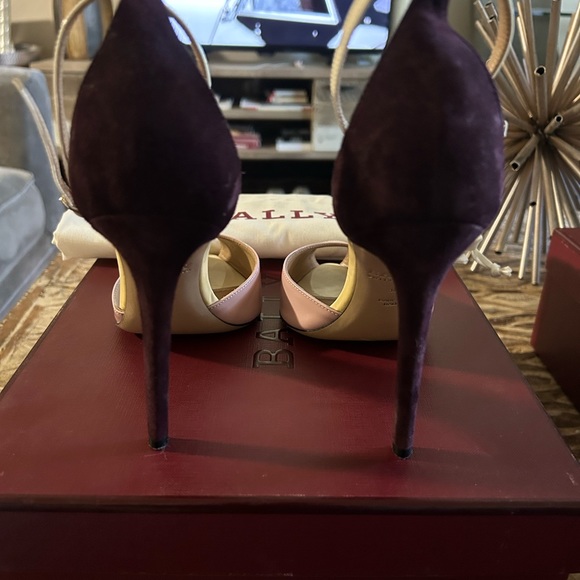 Beautiful patent powder pink front and plum suede heel - Picture 2 of 8